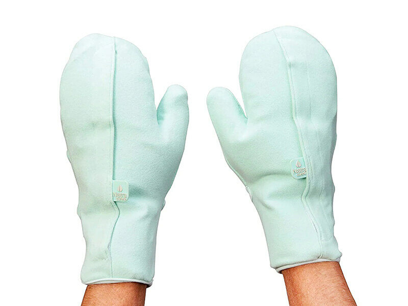 Paar koudetherapie wanten turquoise pasvorm op handen