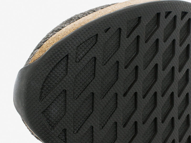 Onderkant schoen sole jasper chukka grijs rubberen zool met uitsparingen voor grip