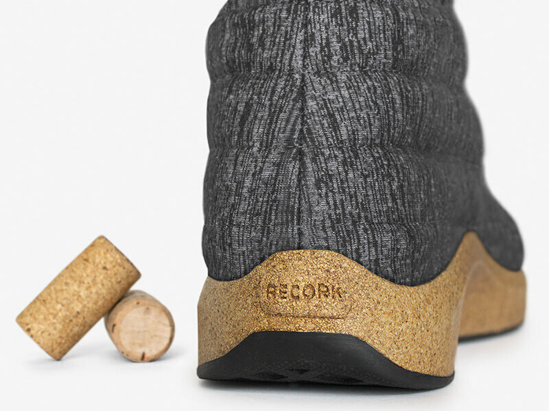 Sole chukka schoen grijs dempend flexibel voetbed van gerecycled kurk en rubberen zool zwart