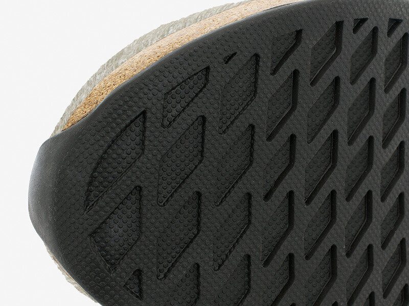 Onderkant schoen sole jasper chukka beige rubberen zool met uitsparingen voor grip