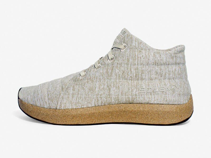 Sole schoen grijs links zijaanzicht voetbed kurk zool zwart elastische veters