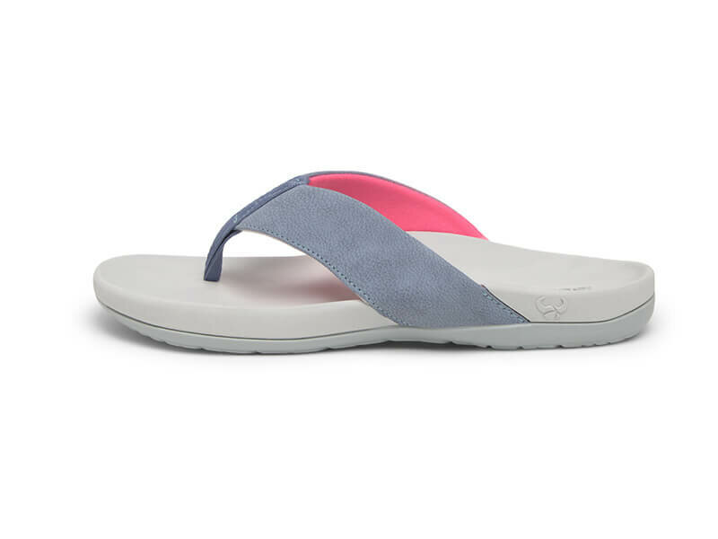Suecos dames slipper model havsand lichtgrijs met denimroze bandje links zijkant