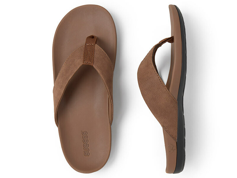 Paar havsand slippers bruin suecos