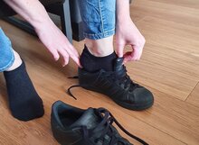 Zilver footies zwart aantrekken