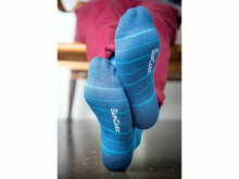 Compressiekousen op model bamboo blauw lichtblauw gestreept supcare