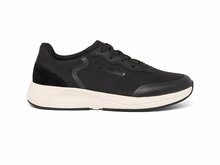 Sneaker schoen vinter zwart wit zijaanzicht rechts