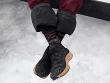 Sole chukka zwart outdoor schoen in de sneeuw
