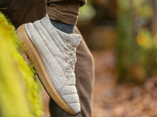 Chukka jasper sole beige in natuurlijke omgeving