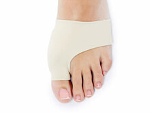 Beschermingskousje voor hallux valgus van bovenaf gezien op linkervoet