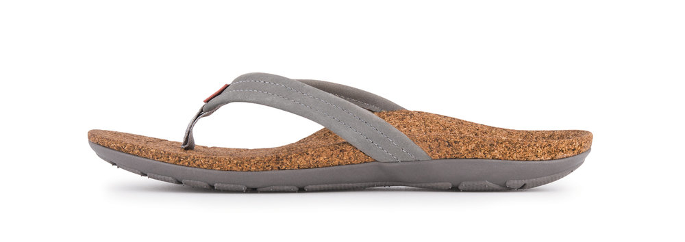 Zwart leren slipper met kruisbanden en een uitneembaar voetbed, de Breeze-2  van Hartjes